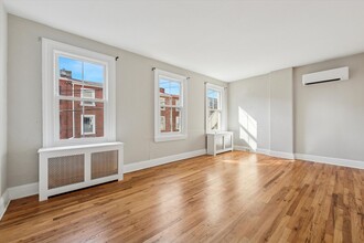 Building Photo - Updated 2BR Apartment in the Heart of West...