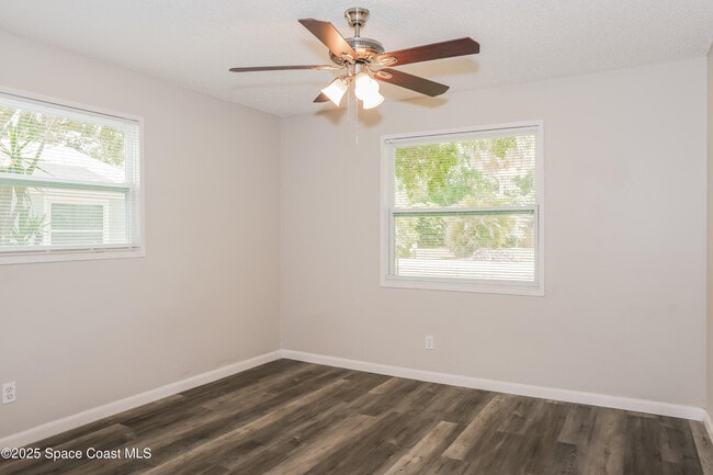 Building Photo - 3216 1st Pl