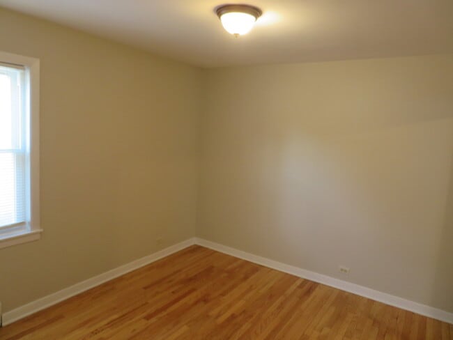 Building Photo - 6948 W Wellington Ave