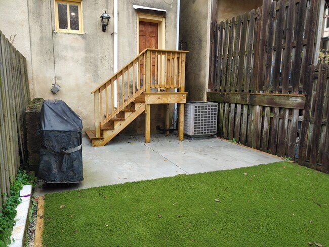 Building Photo - 33 S Calhoun St