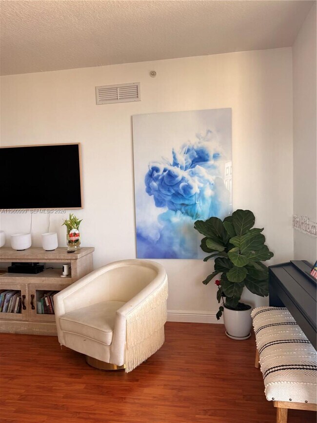 Building Photo - 888 Douglas Rd