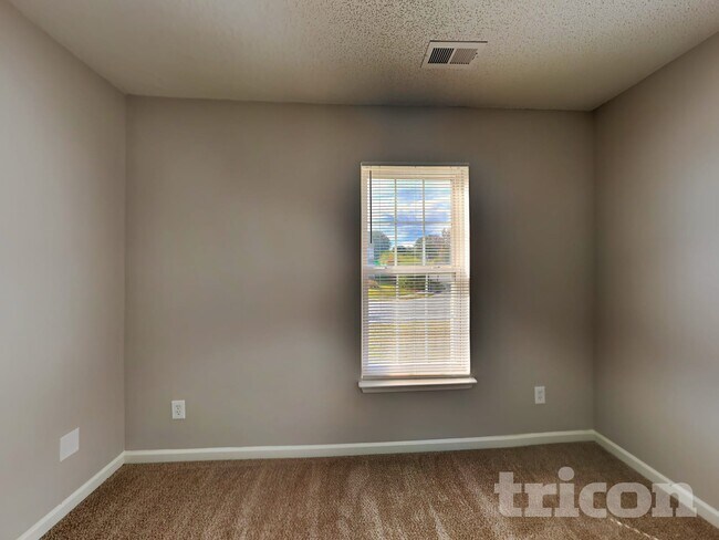 Building Photo - 5920 Shining Oak Ln