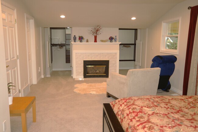 Master Suite fireplace - 3059 Bellevue Way NE