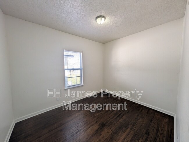 Building Photo - 1627 N Denver Ave