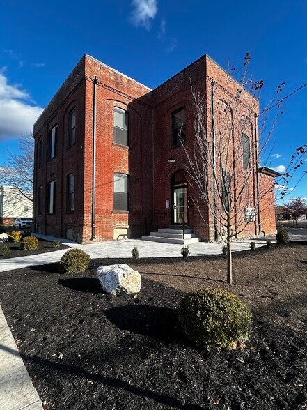 Building Photo - 246 Front St