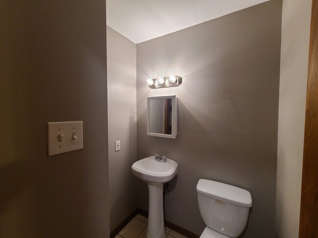 Building Photo - 3308 Pakenham Dr