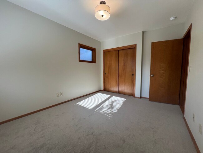 Building Photo - Gardener's Dream!  2 Bedroom house on quiet corner lot