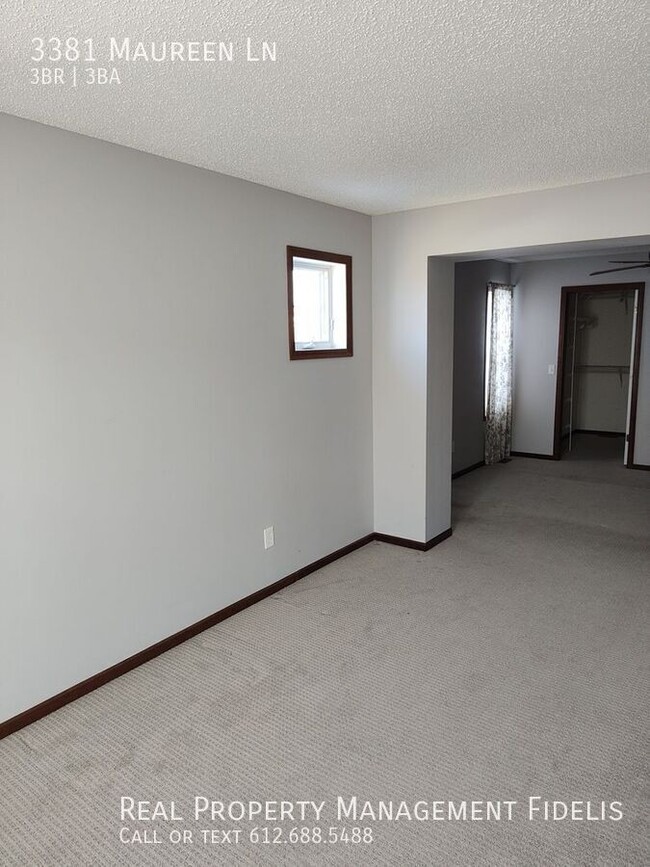 Building Photo - 3 bedroom, 3 bathroom. Close to downtown S...