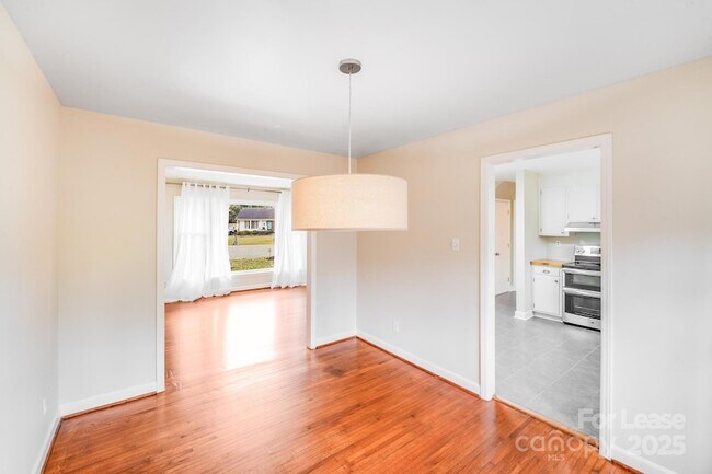 Building Photo - 5001 Vescova Ct