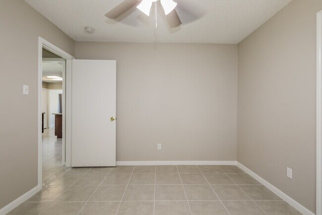 Building Photo - 16919 Amidon Dr