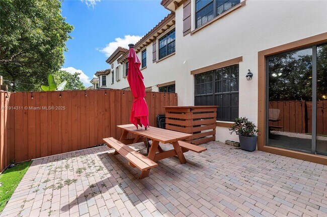 Building Photo - 10450 Wellington Parc Dr