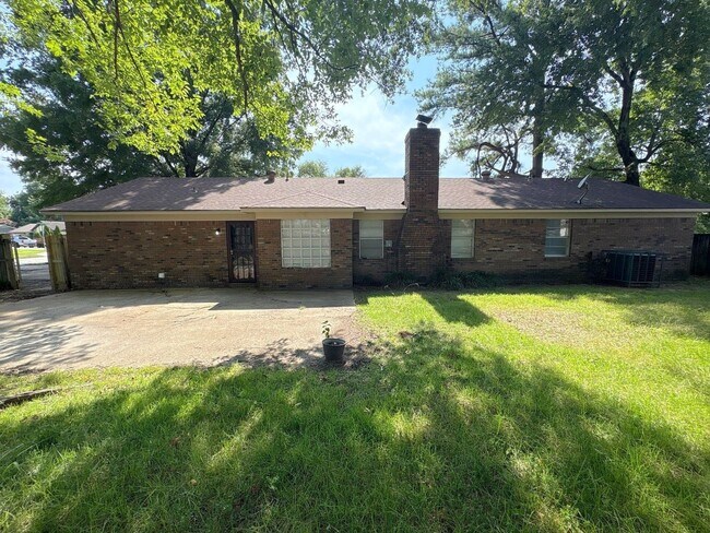 Building Photo - 4316 Springwind Rd