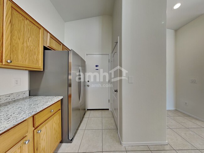 Building Photo - 11409 W Davis Ln