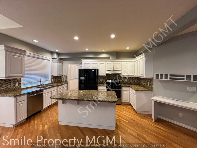 Building Photo - single house