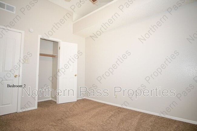 Building Photo - 7317 Luz De Lumbre Ave
