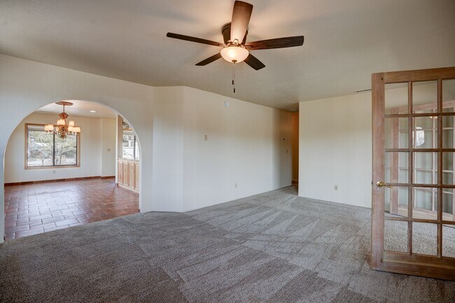 Building Photo - 5 Bedroom + a Den, 3 Bathroom, 2 Car Garage For Rent in Prescott!