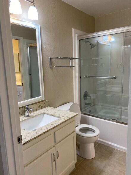 Building Photo - 2055 Sierra Rd