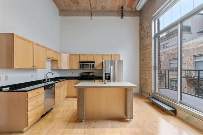 Building Photo - 521 S 7th St