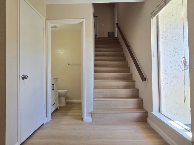 Building Photo - Spacious 2-Story Townhome, 2122 Sq Ft, End...