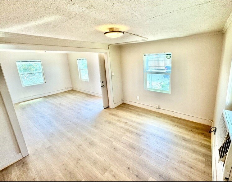 Building Photo - 528 Park Ln
