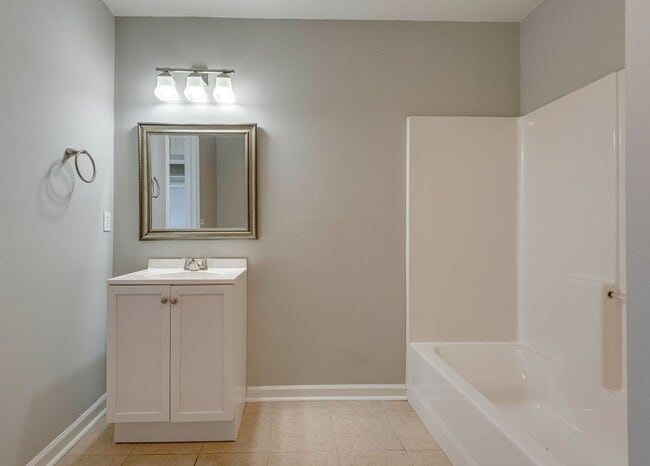 Building Photo - Charming 4-Bed Home Minutes from Downtown ...