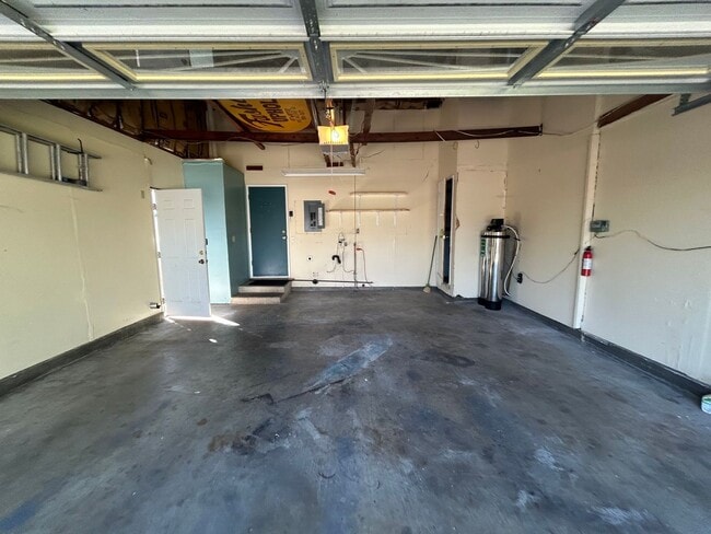 Building Photo - 670 Northwood Dr