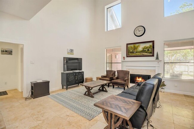 Building Photo - 301 Winding Oak Ln S