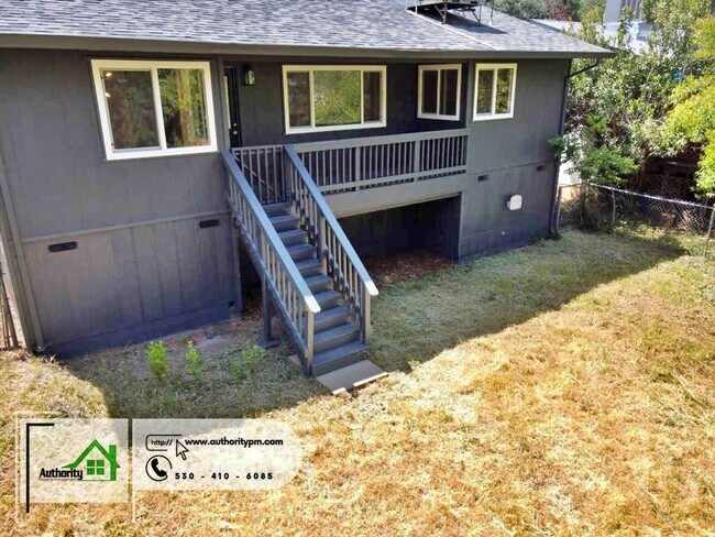 Building Photo - 1833 Oregon Ave