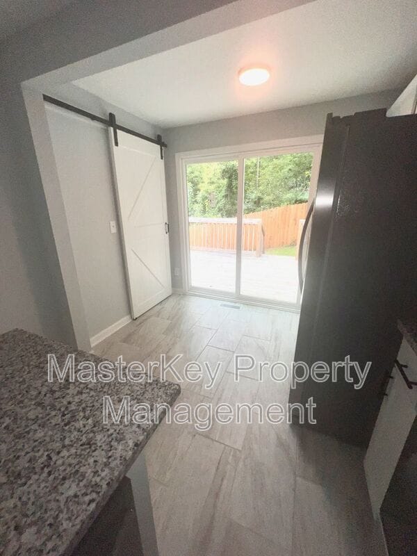 Building Photo - 713 Massey Ave