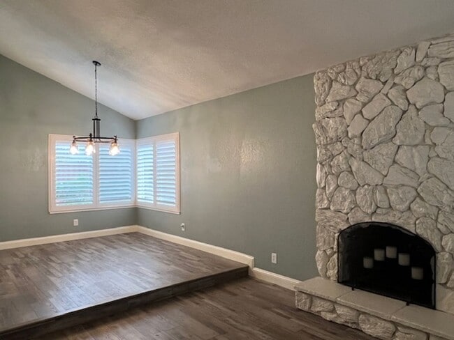 Building Photo - FAIR OAKS BEAUTY WITH POOL, SPA & SOLAR!!