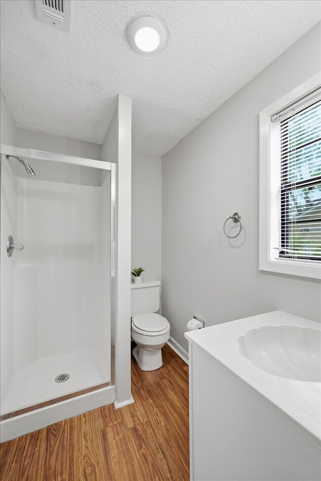 Building Photo - Spacious 4BR Home in Clinton School District with Multiple Living Areas