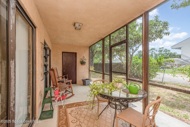 Building Photo - 307 La Paloma Ln