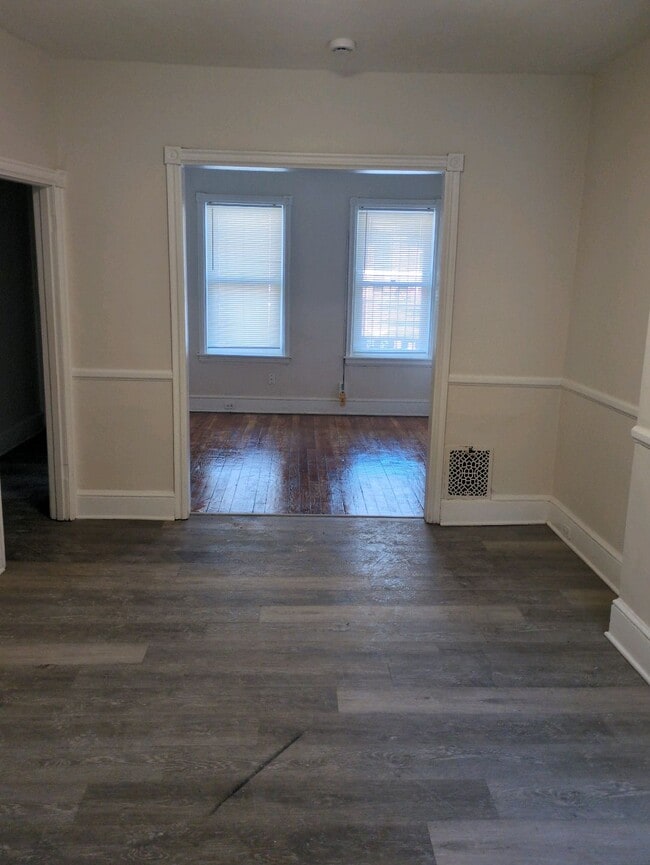 Building Photo - 1808 W 3rd St