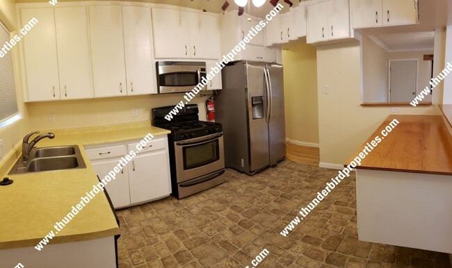 Building Photo - Nice 3 Bedroom, 2 Bathroom, 2 Car Garage and 1,360 Sq Ft. Brick Home in NE Heights.