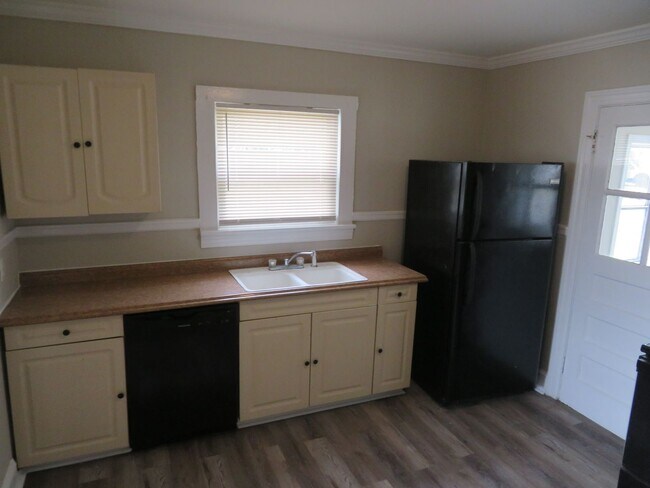 Building Photo - Colonial Heights Virginia