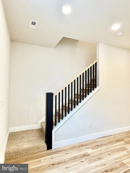 Building Photo - 151 N York St