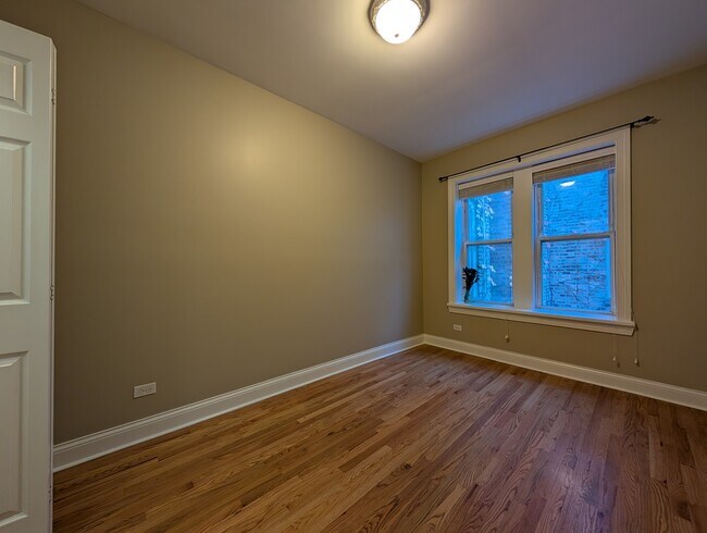 Building Photo - 6812 N Wayne Ave