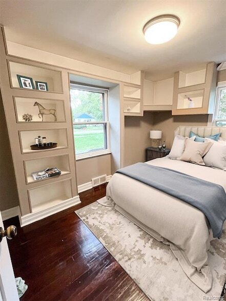 Building Photo - 23096 Hawthorne St