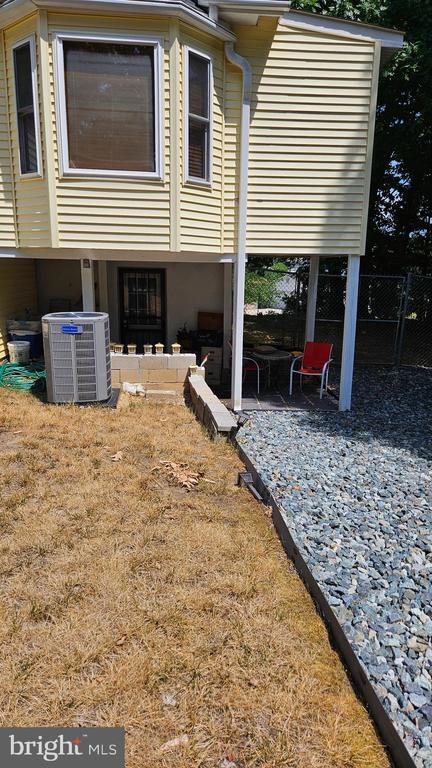 Building Photo - 1511 Jomar Dr