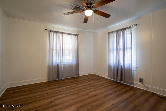 Building Photo - 614 E Brushy Valley Dr