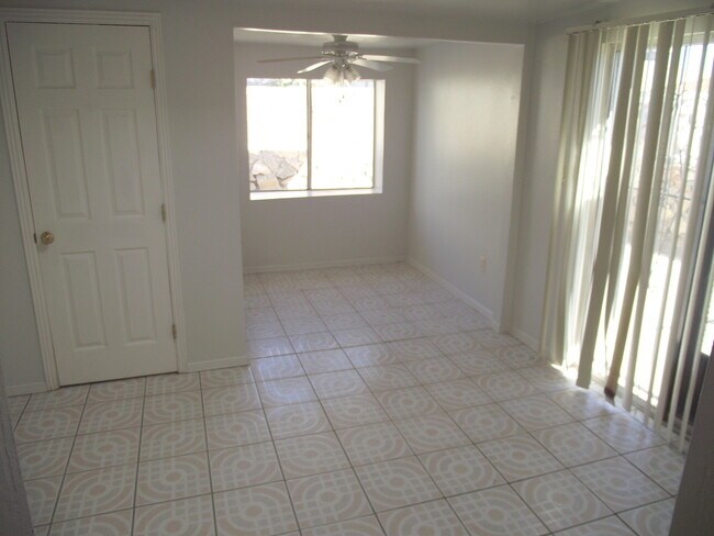 Building Photo - Northeast El Paso 3 bed with Bonus Room!