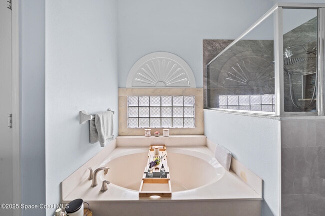 Building Photo - 2631 Canterbury Cir