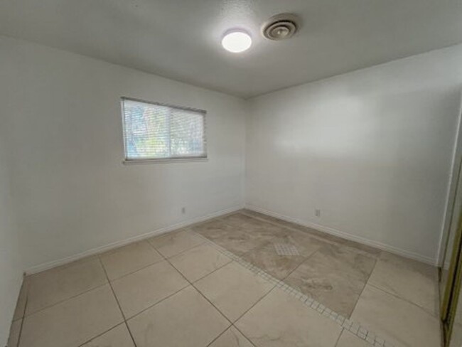 Building Photo - Spacious 4-Bedroom Home with Modern Upgrad...