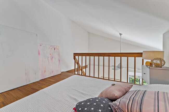 Building Photo - 125 Harbourside Cir