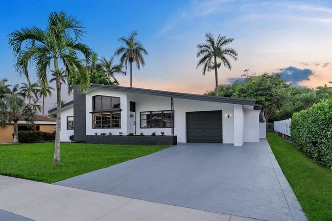 Building Photo - 20140 NE 25th Ct