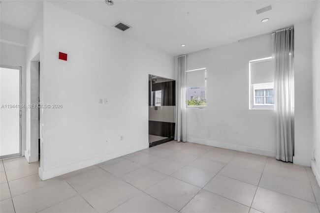 Building Photo - 229 8th St