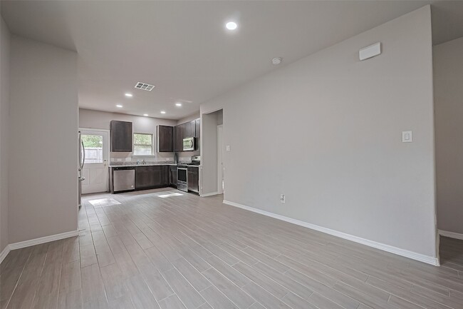 Building Photo - 24742 Russet Bluff Trl