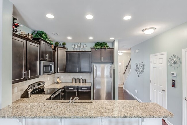 Building Photo - Luxury Townhome for rent!