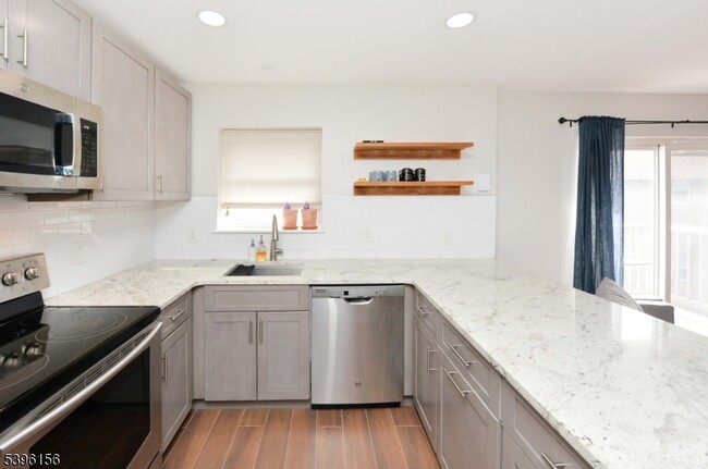 Building Photo - 199 Bergen Turnpike