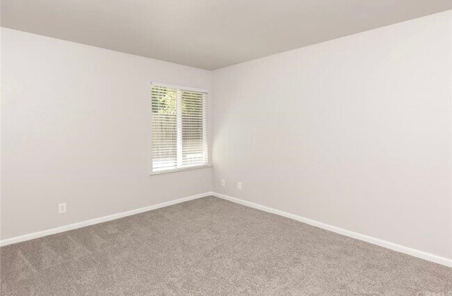 Building Photo - 1353 Nord Ave